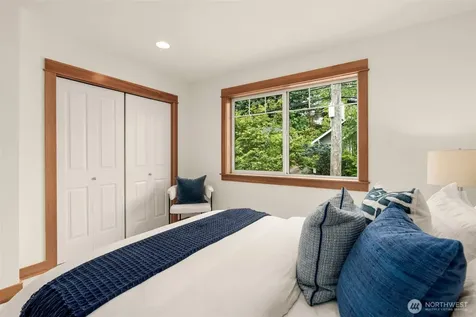 9121 23rd Avenue NE Seattle WA 98115
