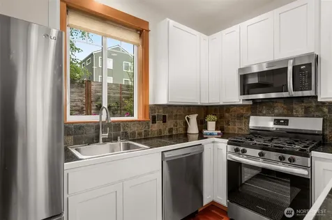9121 23rd Avenue NE Seattle WA 98115