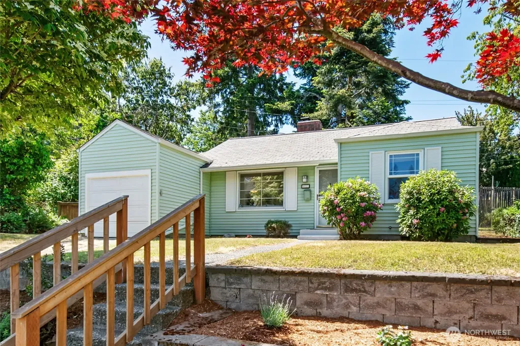 8221 23rd Avenue NE Seattle WA 98115