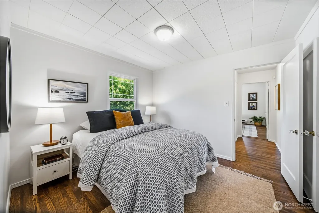 8221 23rd Avenue NE Seattle WA 98115