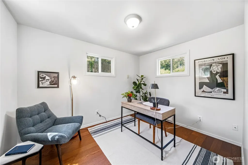 8221 23rd Avenue NE Seattle WA 98115