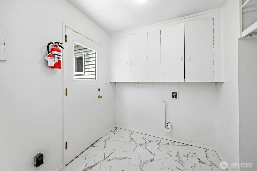 8221 23rd Avenue NE Seattle WA 98115