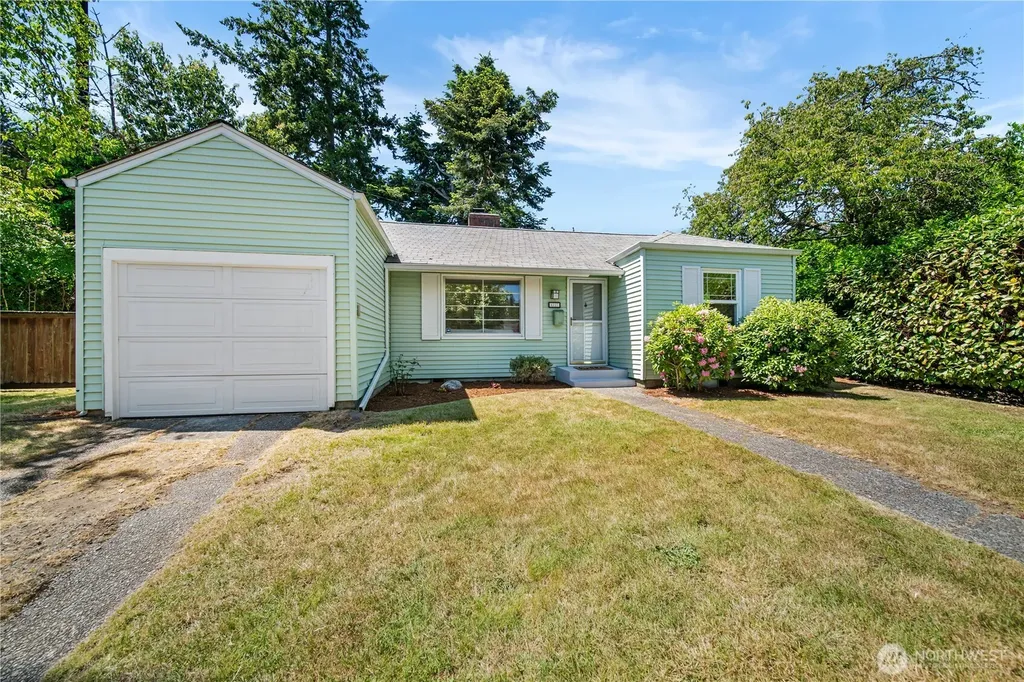 8221 23rd Avenue NE Seattle WA 98115