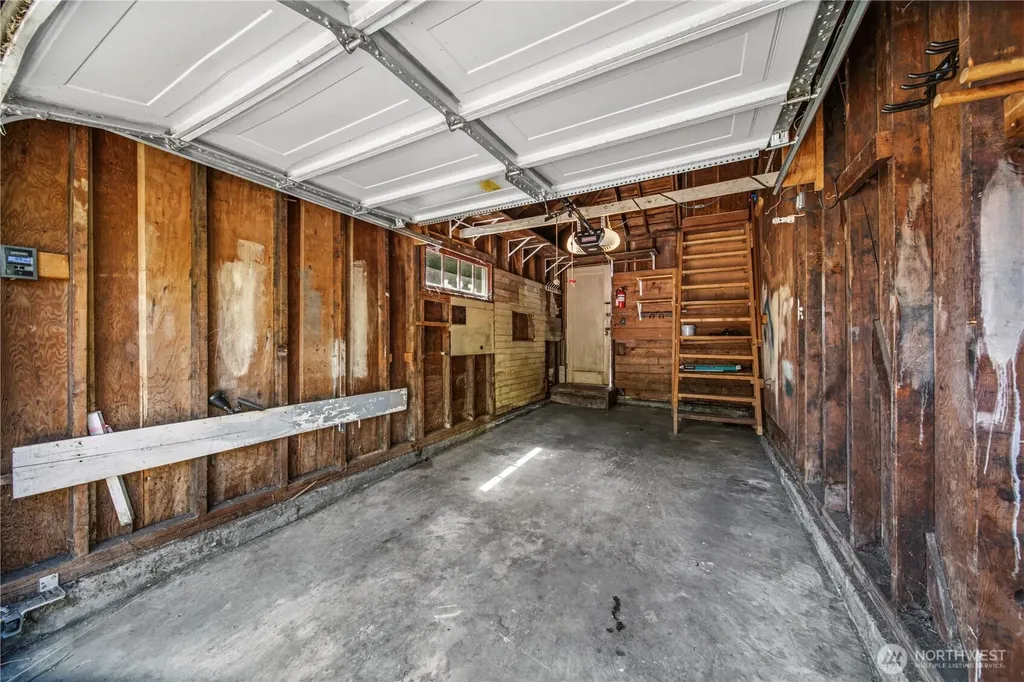 8221 23rd Avenue NE Seattle WA 98115