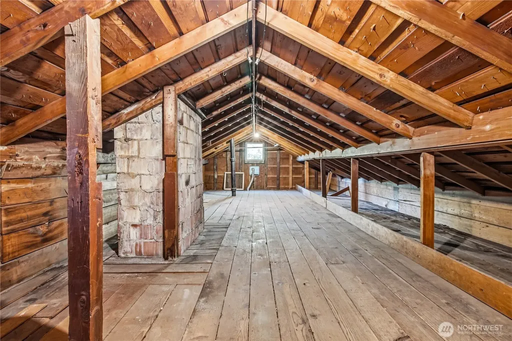 8221 23rd Avenue NE Seattle WA 98115