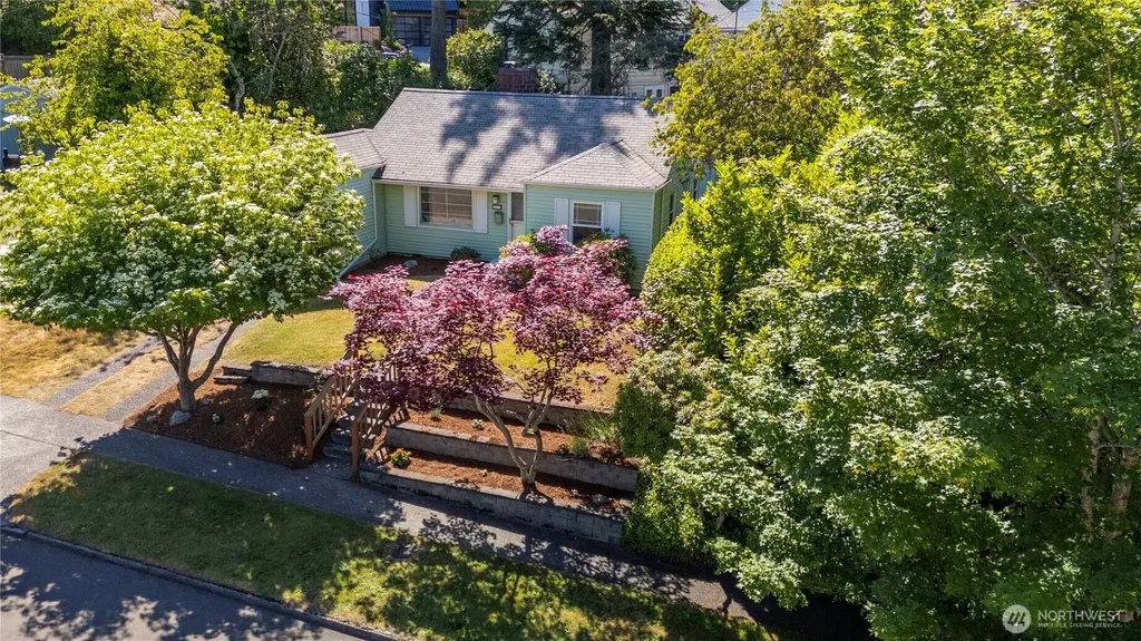 8221 23rd Avenue NE Seattle WA 98115