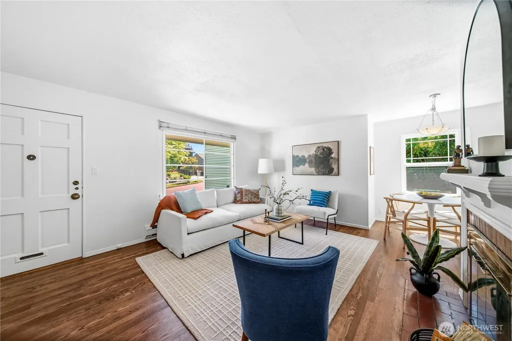8221 23rd Avenue NE Seattle WA 98115