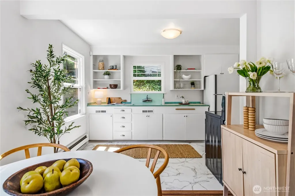 8221 23rd Avenue NE Seattle WA 98115