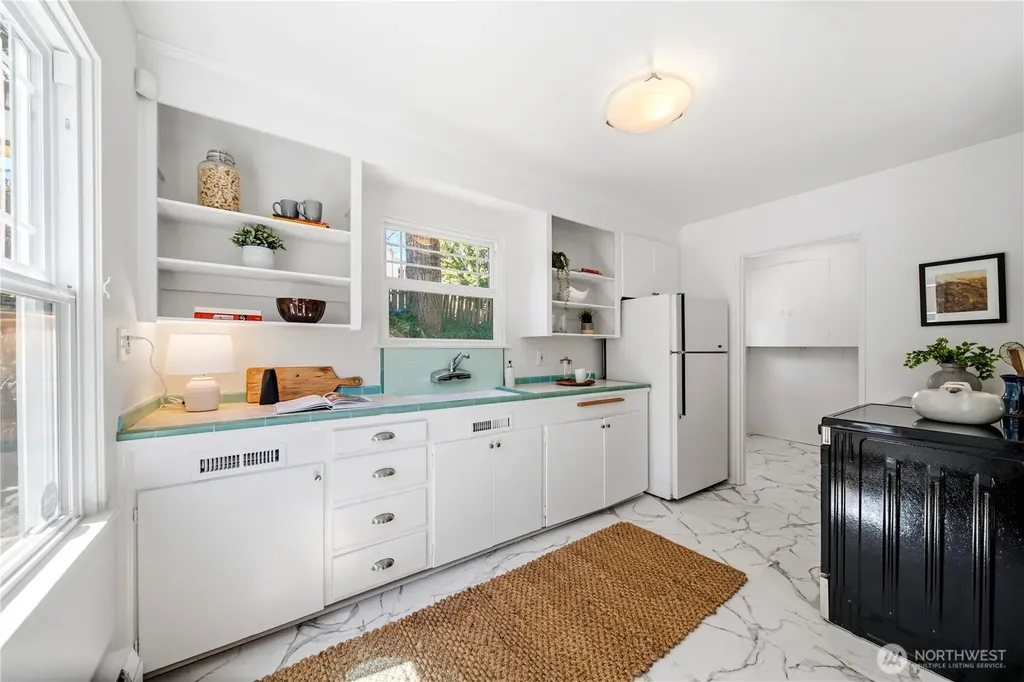 8221 23rd Avenue NE Seattle WA 98115
