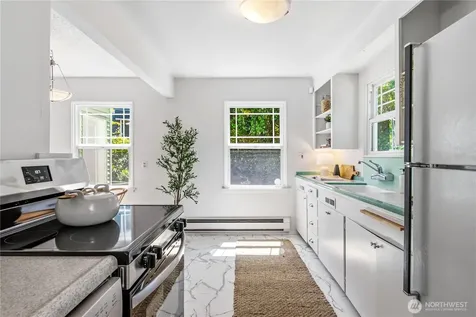 8221 23rd Avenue NE Seattle WA 98115