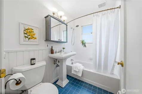 8221 23rd Avenue NE Seattle WA 98115