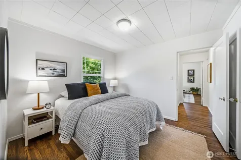 8221 23rd Avenue NE Seattle WA 98115