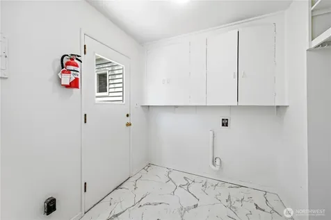 8221 23rd Avenue NE Seattle WA 98115