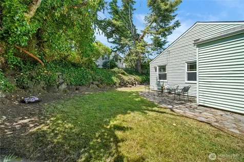8221 23rd Avenue NE Seattle WA 98115