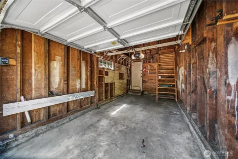 8221 23rd Avenue NE Seattle WA 98115