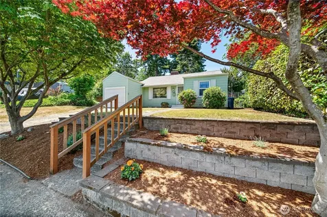 8221 23rd Avenue NE Seattle WA 98115