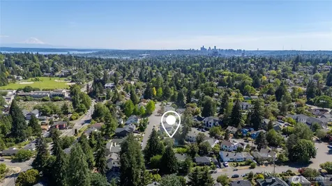 8221 23rd Avenue NE Seattle WA 98115