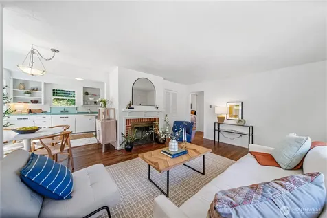 8221 23rd Avenue NE Seattle WA 98115
