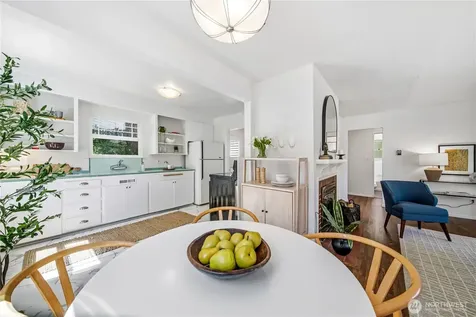 8221 23rd Avenue NE Seattle WA 98115
