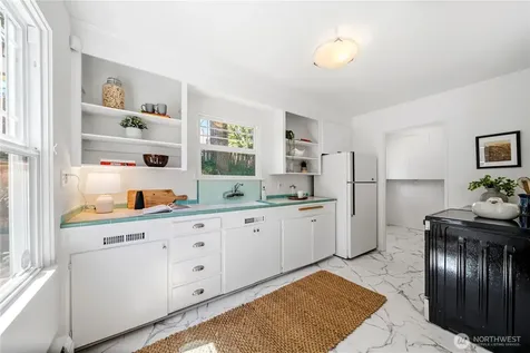 8221 23rd Avenue NE Seattle WA 98115