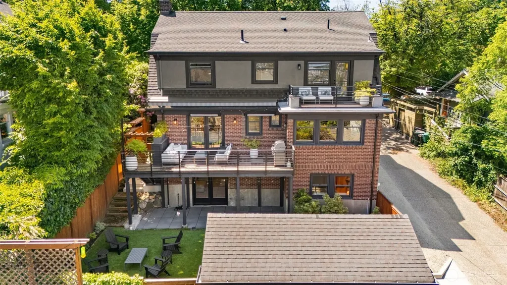 2406 Bigelow Avenue N Seattle WA 98109