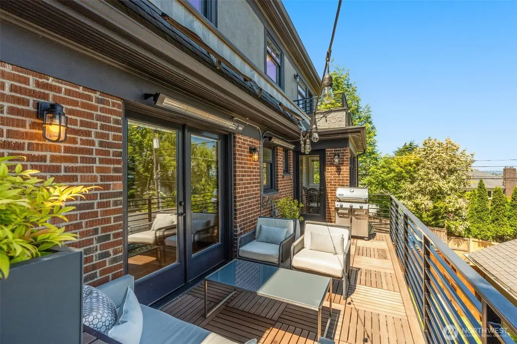 2406 Bigelow Avenue N Seattle WA 98109