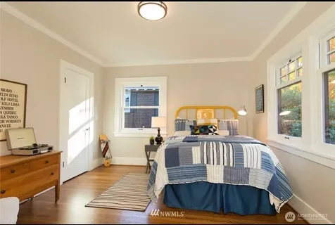 2406 Bigelow Avenue N Seattle WA 98109