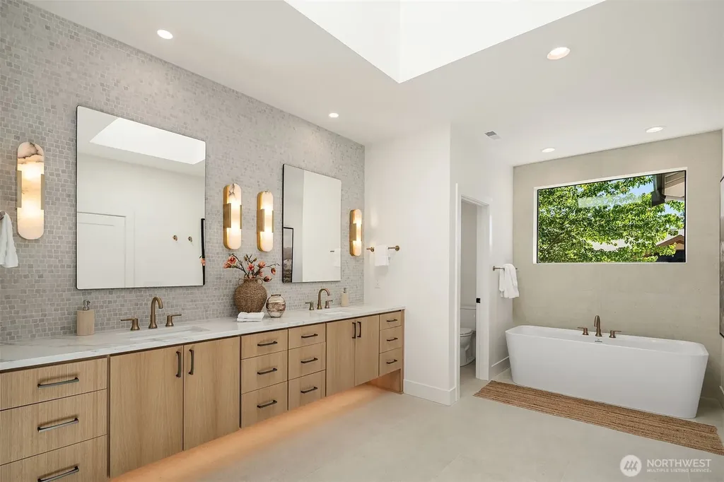 12606 NE 102nd Place Kirkland WA 98033
