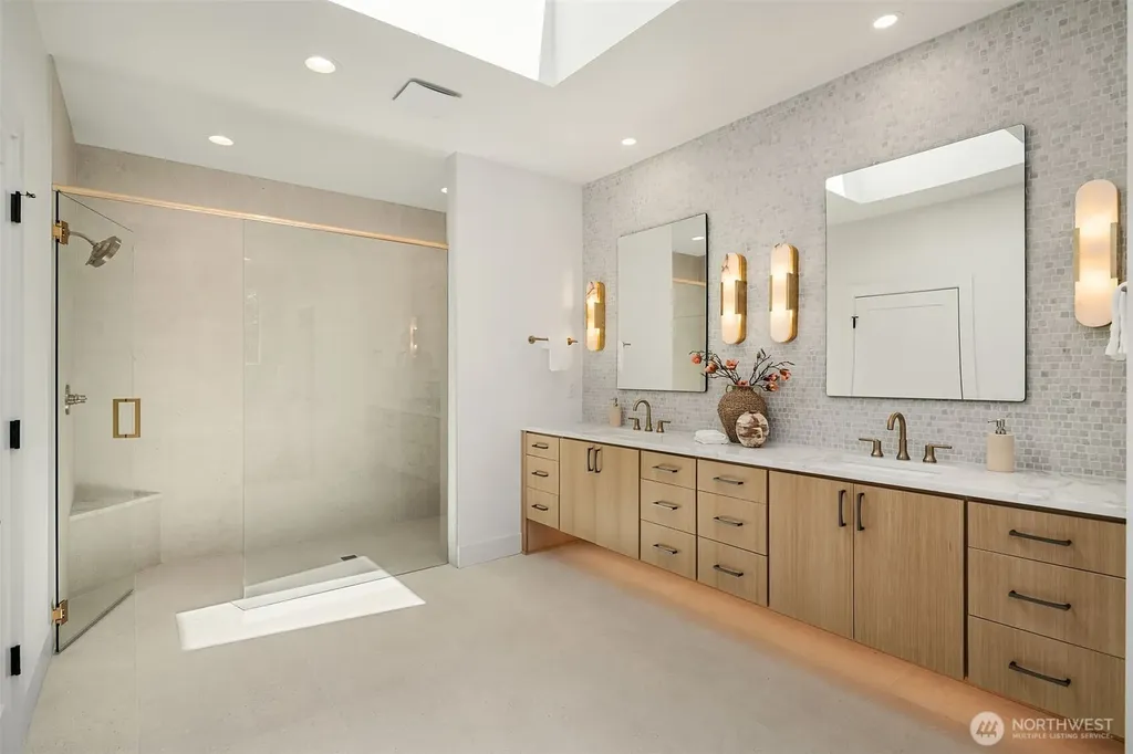 12606 NE 102nd Place Kirkland WA 98033