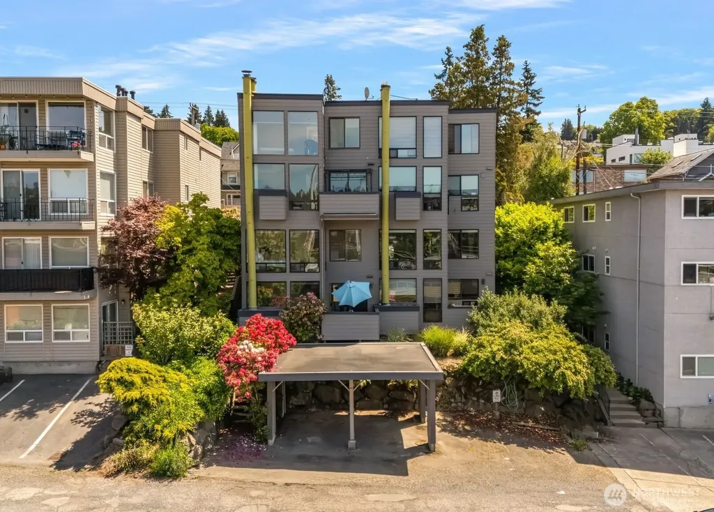2831 14th Ave W Seattle WA 98119