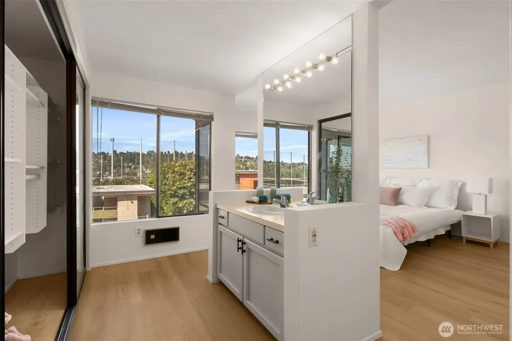 2831 14th Avenue W Seattle WA 98119