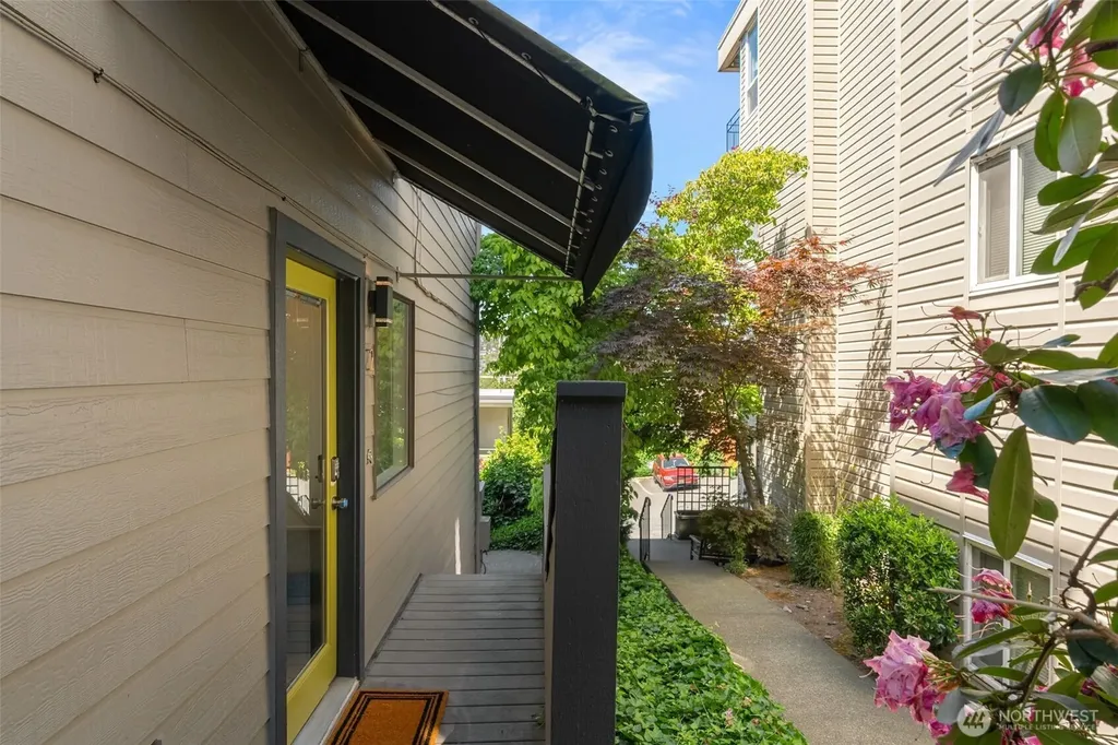 2831 14th Avenue W Seattle WA 98119