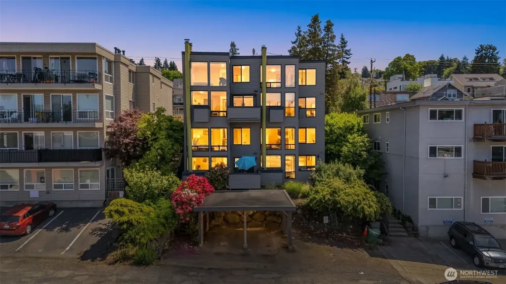 2831 14th Ave W Seattle WA 98119