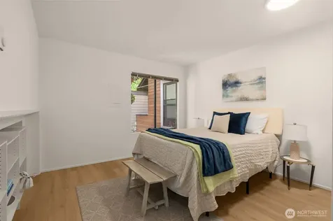 2831 14th Ave W Seattle WA 98119