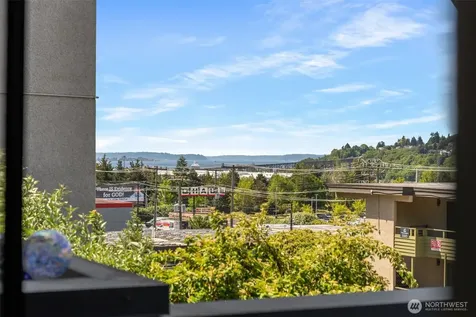2831 14th Avenue W Seattle WA 98119
