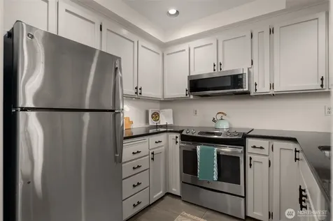 2831 14th Ave W Seattle WA 98119