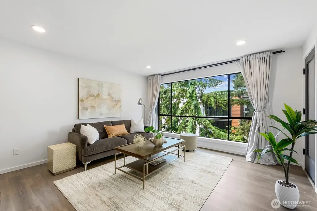 6225 Lake Washington Boulevard NE Kirkland WA 98033