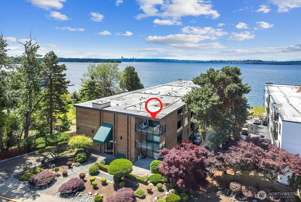 6225 Lake Washington Boulevard NE Kirkland WA 98033