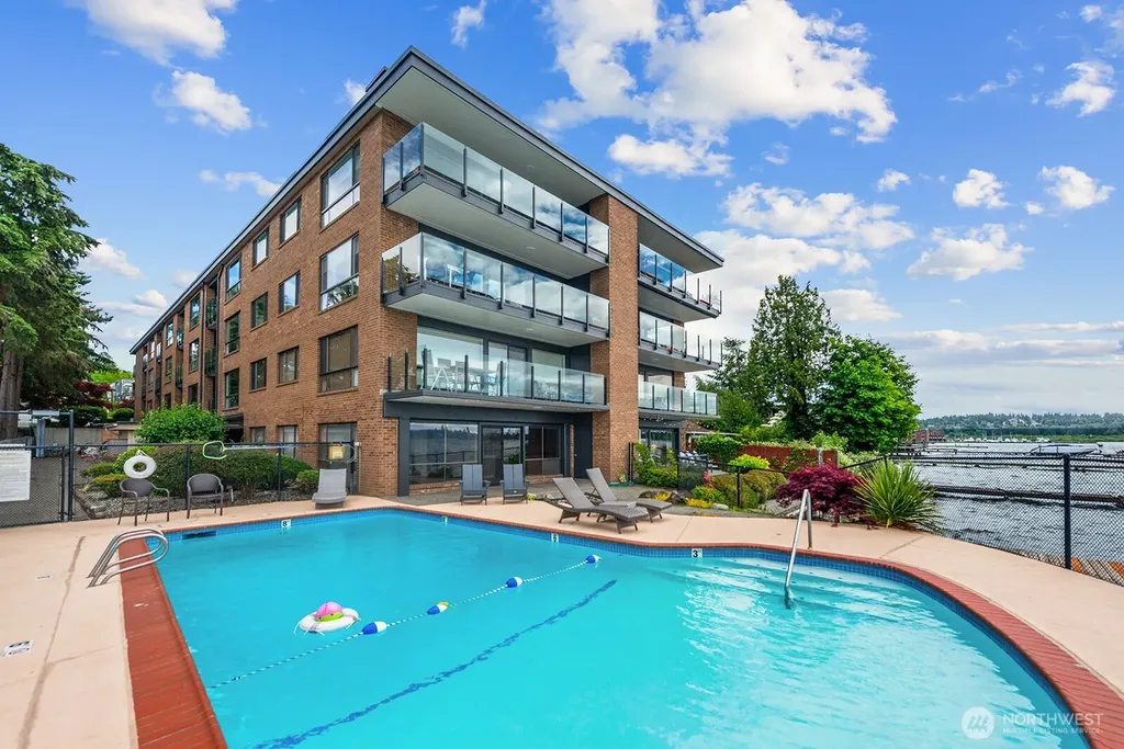 6225 Lake Washington Boulevard NE Kirkland WA 98033