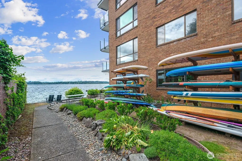6225 Lake Washington Boulevard NE Kirkland WA 98033