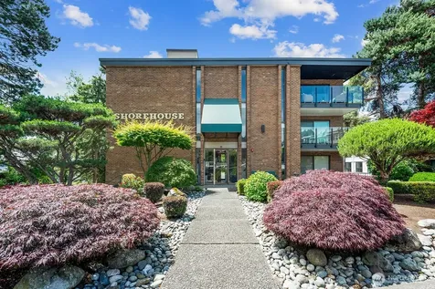 6225 Lake Washington Boulevard NE Kirkland WA 98033
