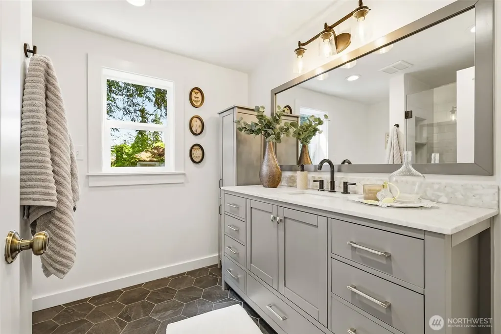 14066 22nd Avenue NE Seattle WA 98125