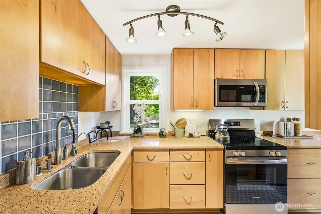 14066 22nd Avenue NE Seattle WA 98125