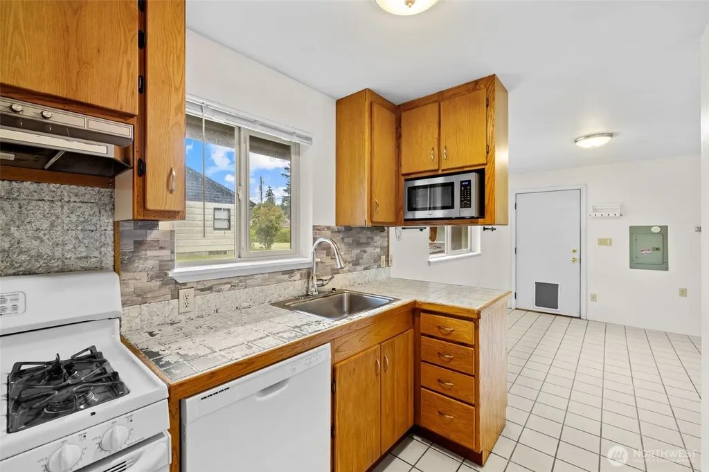 5246 Yearley Drive NE Olympia WA 98516