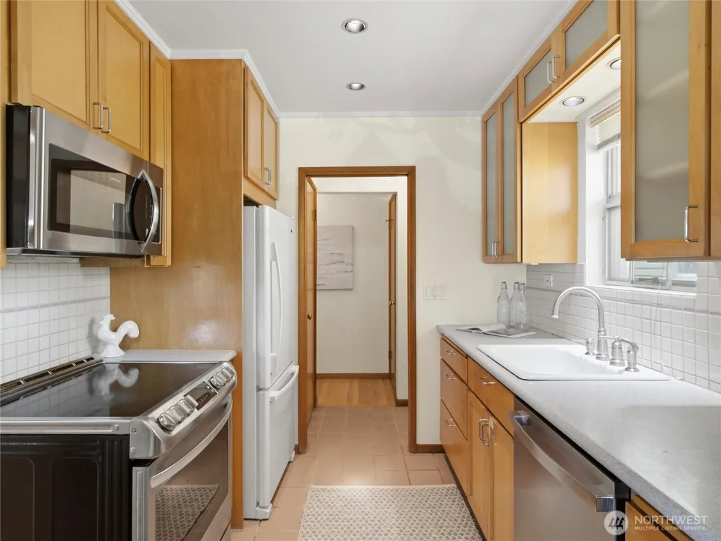 7305 Earl Avenue NW Seattle WA 98117
