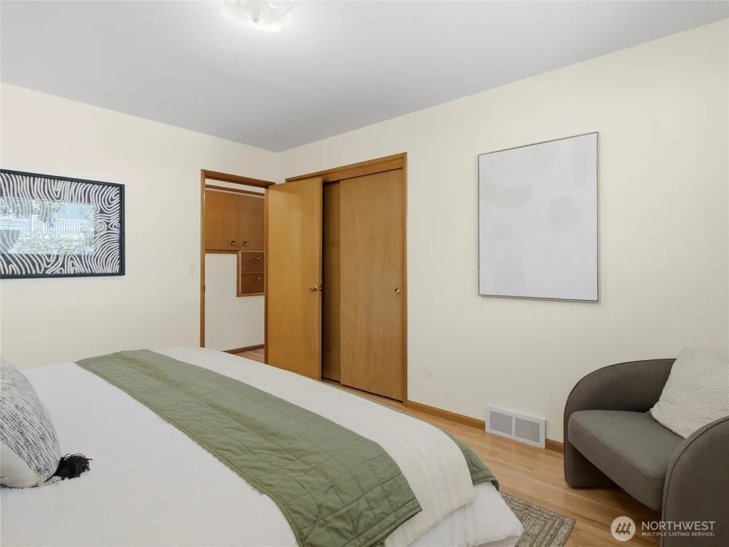 7305 Earl Avenue NW Seattle WA 98117
