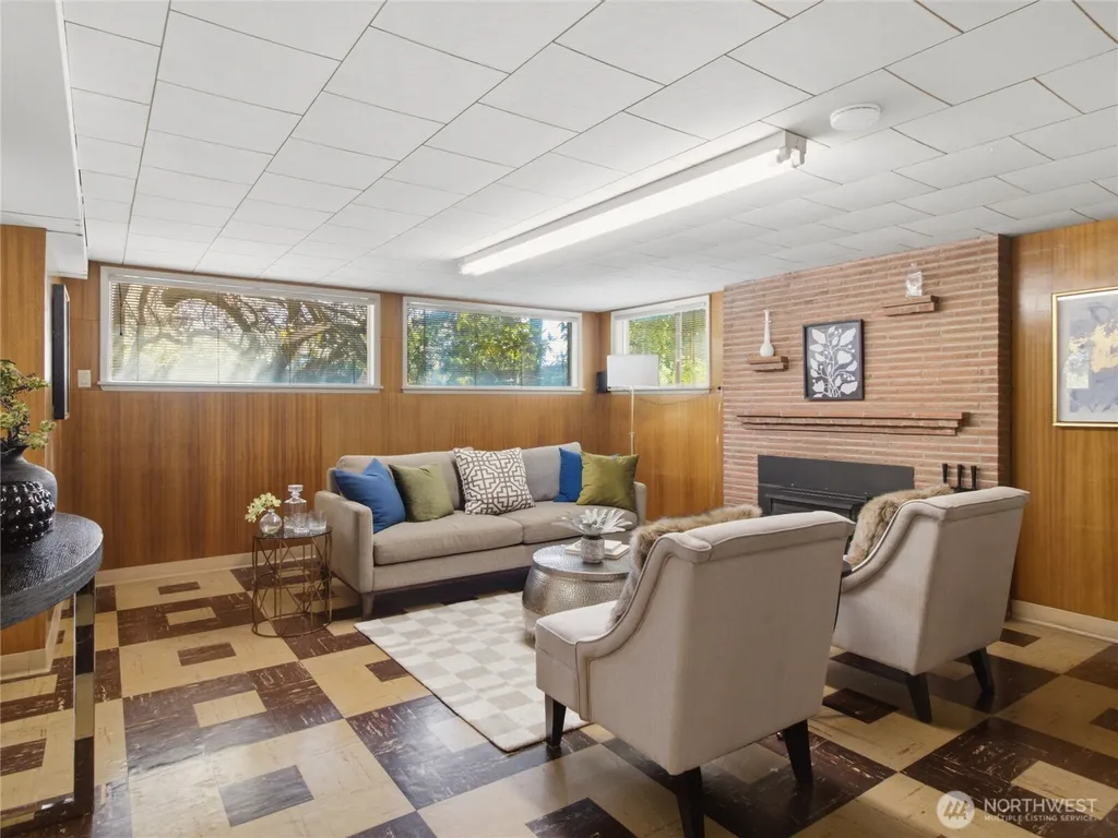7305 Earl Avenue NW Seattle WA 98117