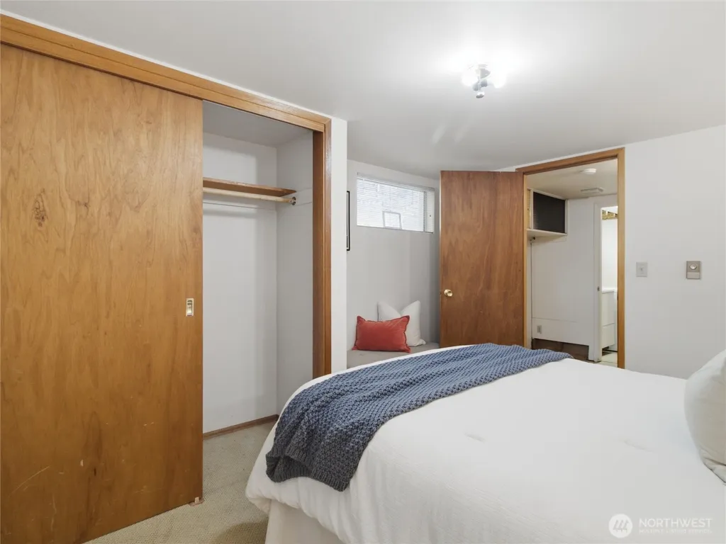 7305 Earl Avenue NW Seattle WA 98117
