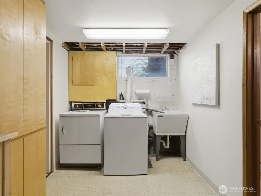 7305 Earl Avenue NW Seattle WA 98117