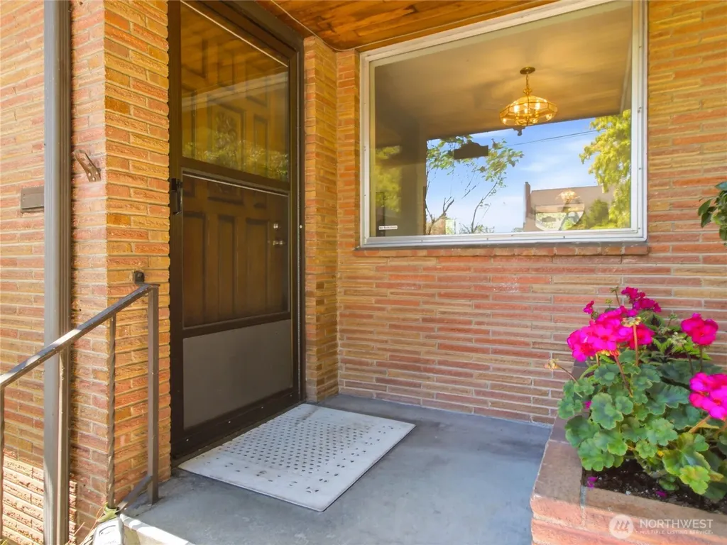 7305 Earl Avenue NW Seattle WA 98117